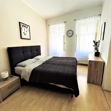 Viktorija City Center Apartment Любляна Екстериор снимка